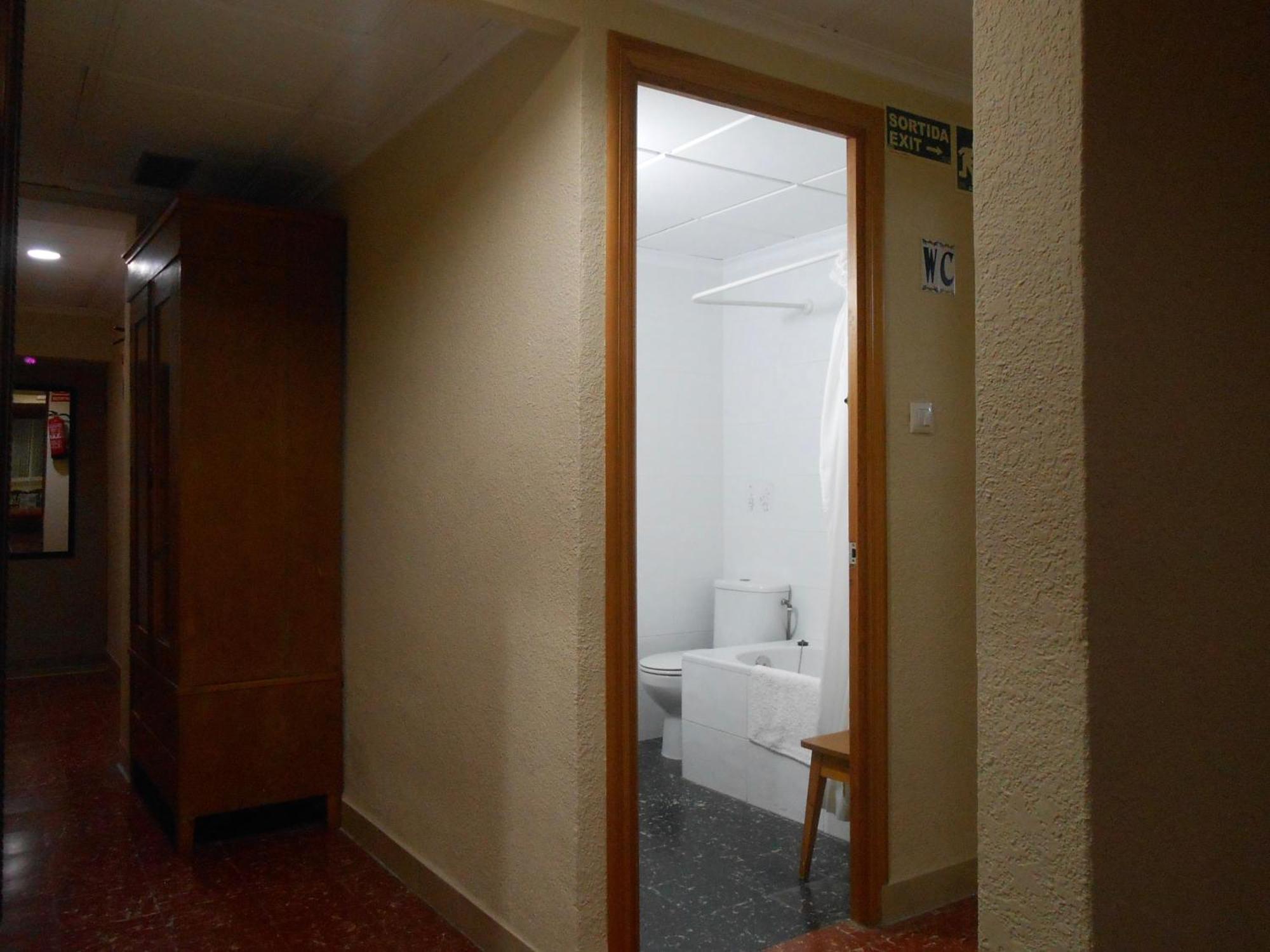 Hostal El Callejon Таррагона Экстерьер фото