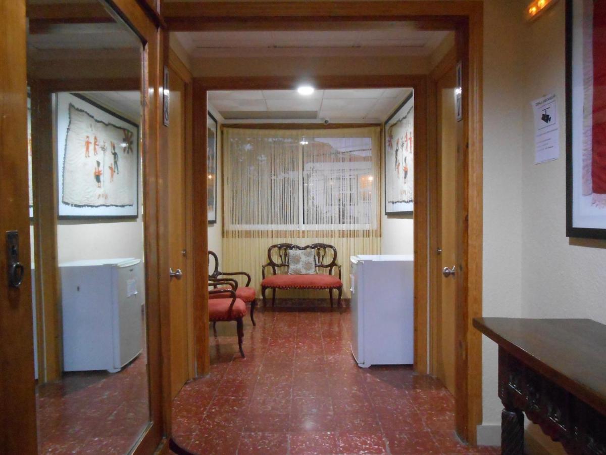 Hostal El Callejon Таррагона Экстерьер фото