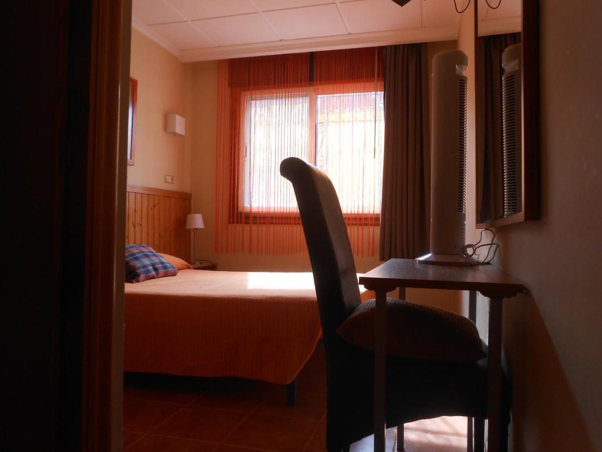 Hostal El Callejon Таррагона Экстерьер фото