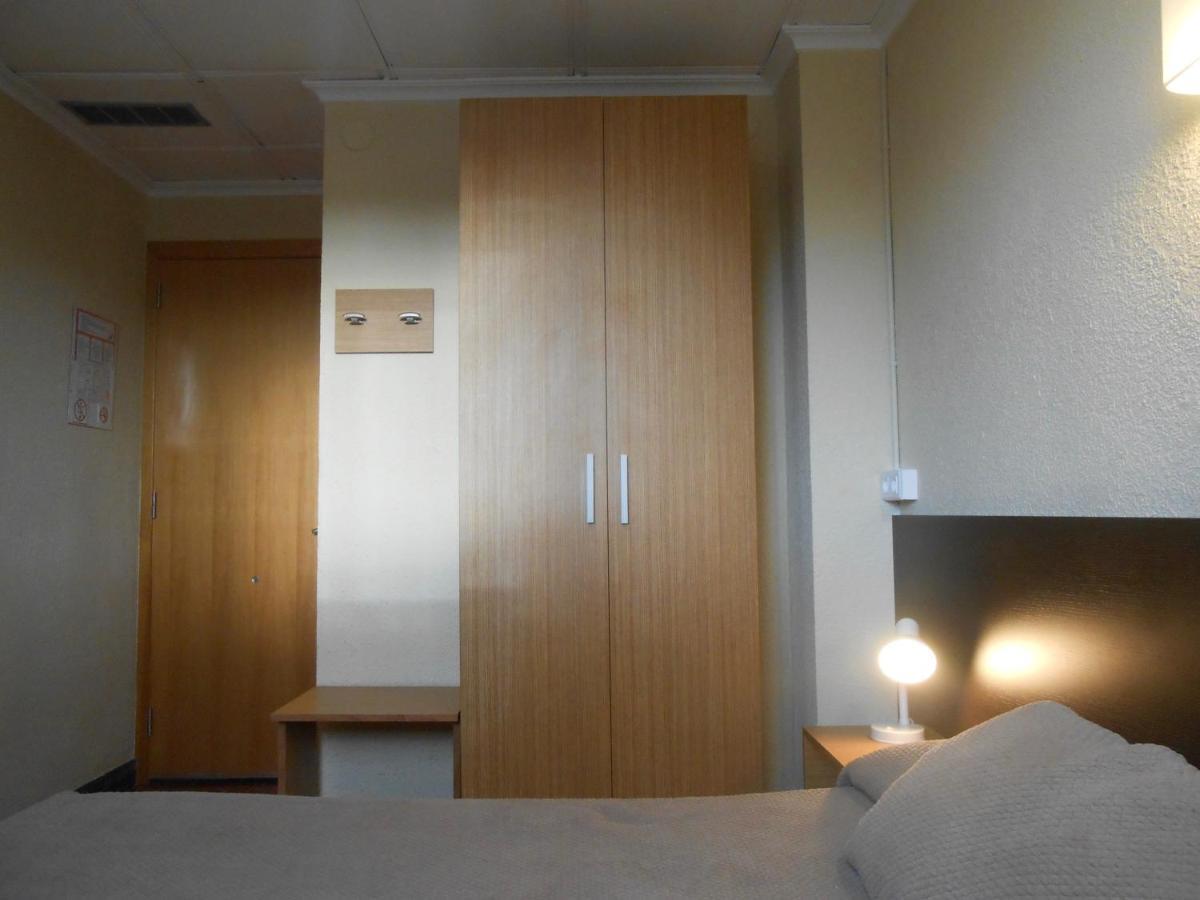 Hostal El Callejon Таррагона Экстерьер фото