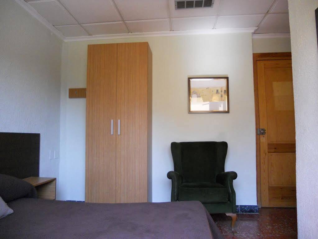 Hostal El Callejon Таррагона Экстерьер фото