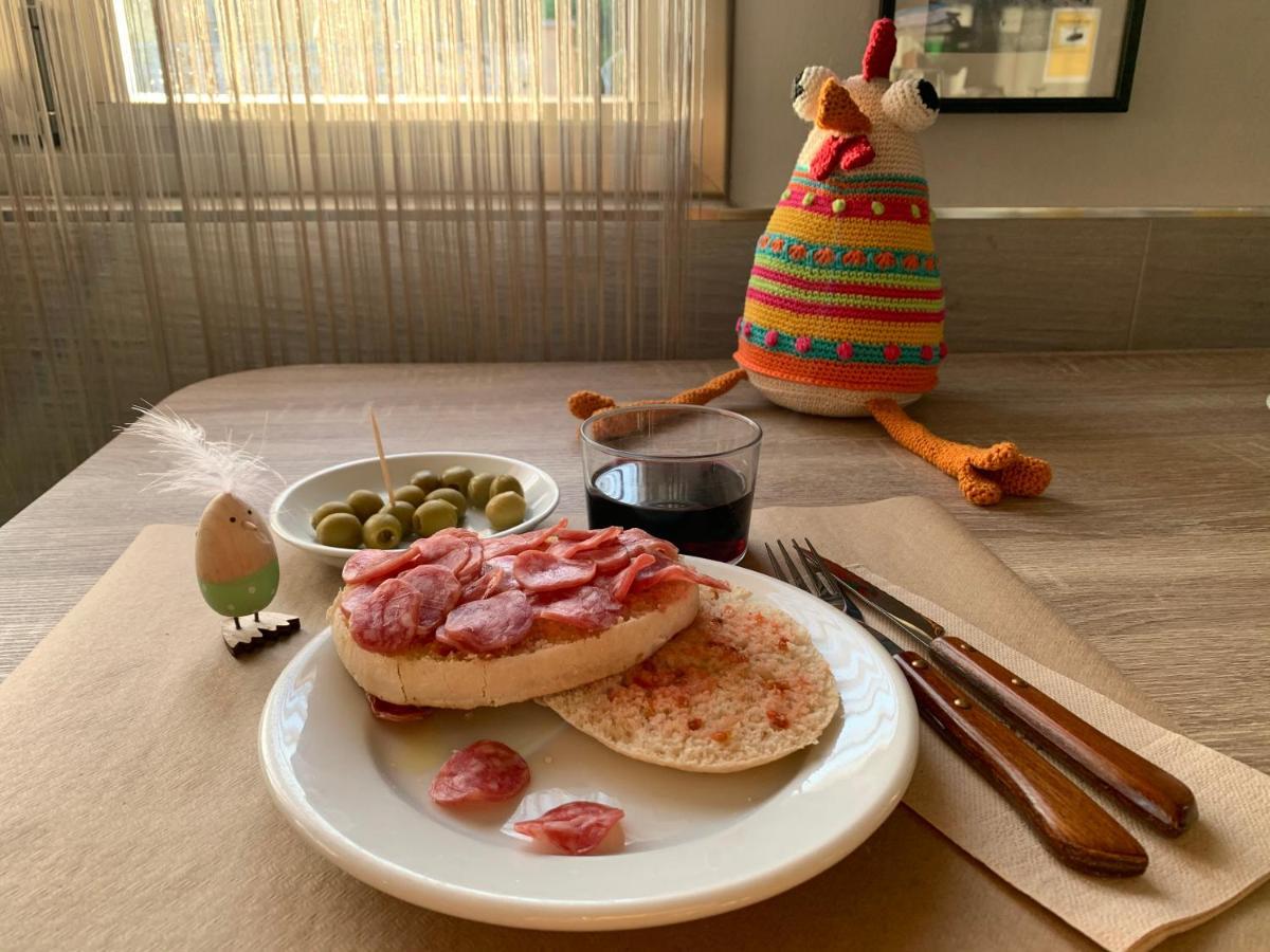 Hostal El Callejon Таррагона Экстерьер фото